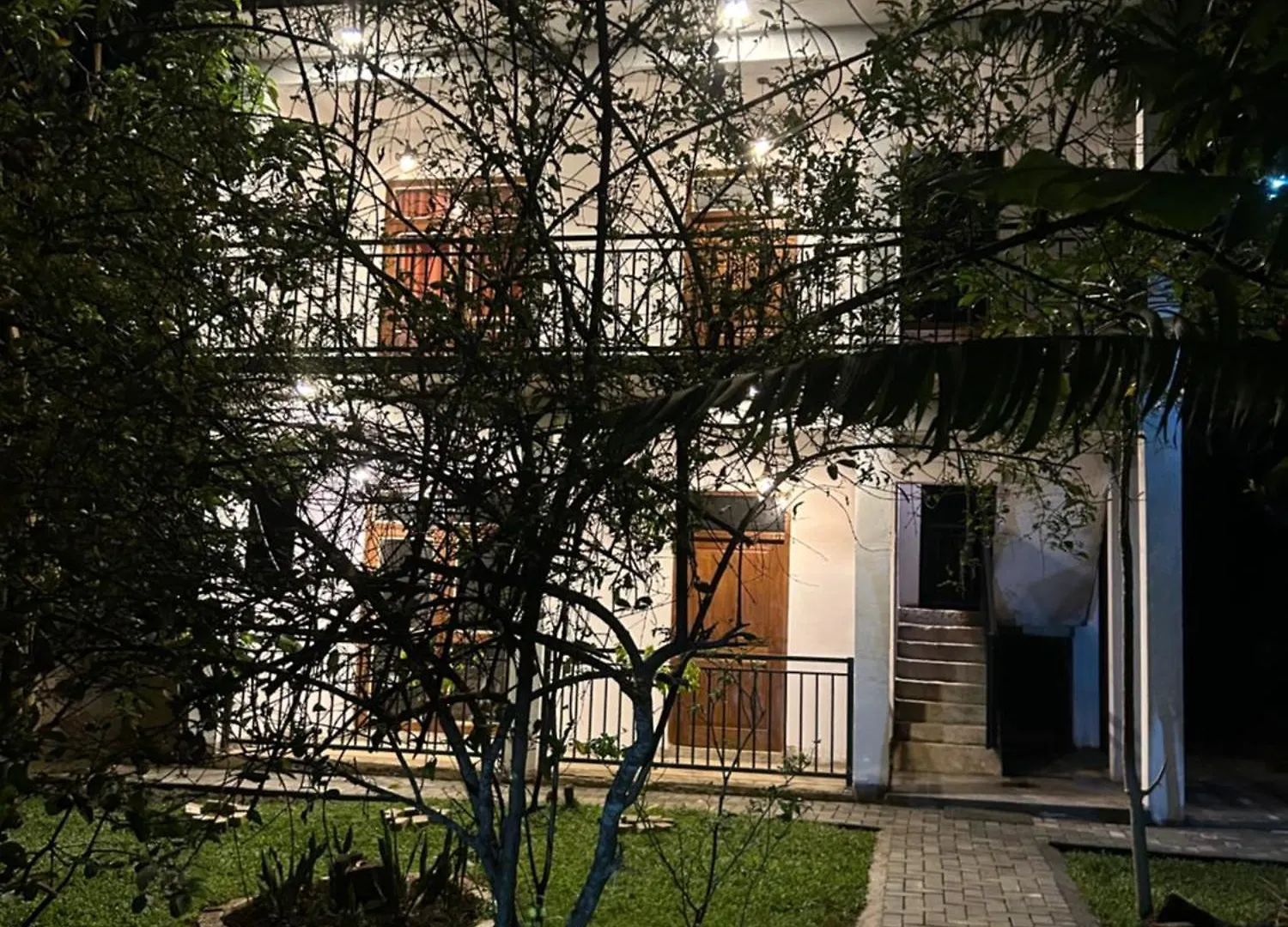 לינה וארוחת בוקר קנדי Thomasz Lodge
