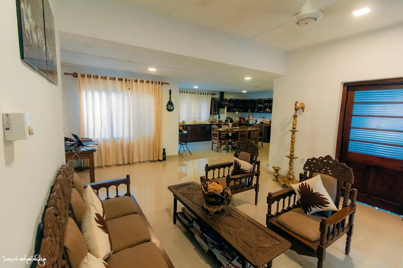 קנדי Thomasz Lodge לינה וארוחת בוקר