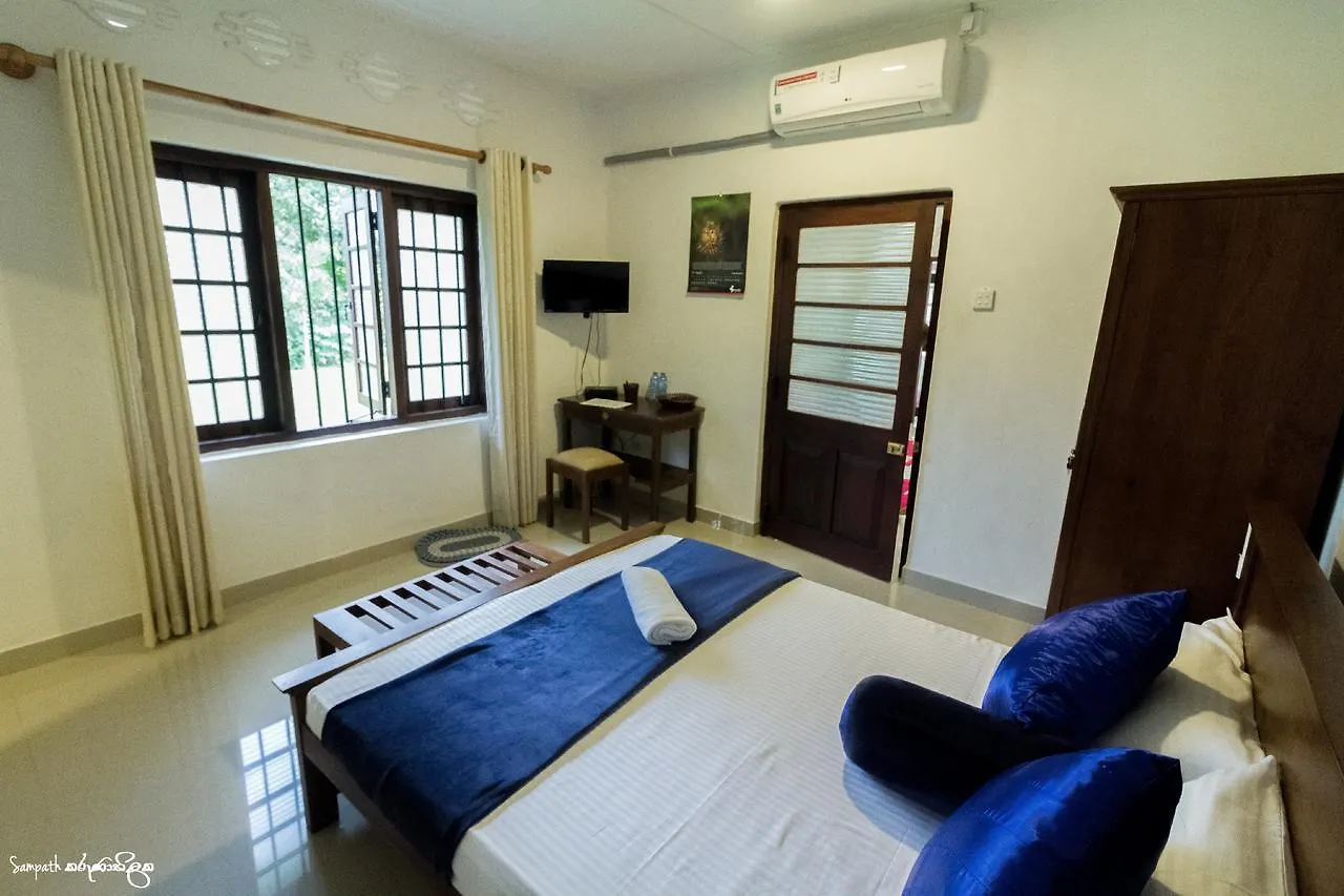 קנדי Thomasz Lodge 4*,  סרי לנקה